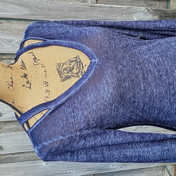 NWT Derek Heart Burnout Tee - Picture 12 of 17